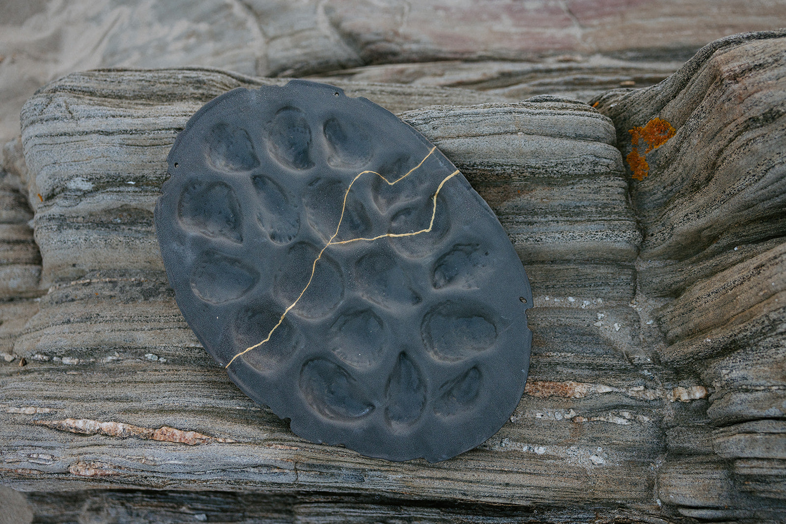 Charcoal Kintsugi Oyster Platter 1 1/2 Dozen