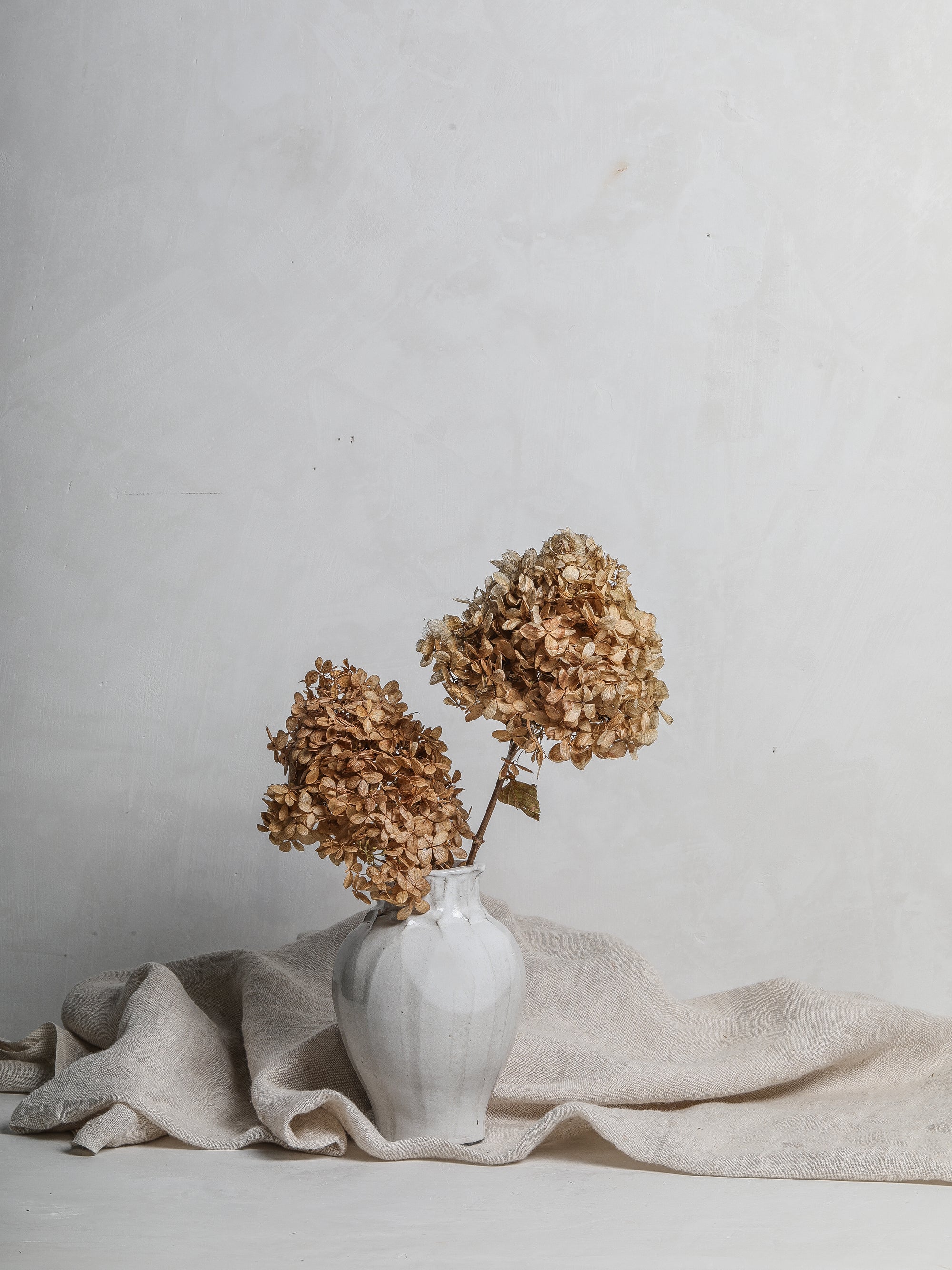 Short Carved Vase in Gloss Grey